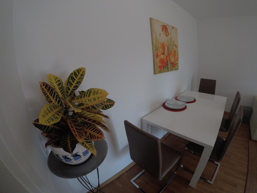 Panorama Apartment Zara Esterno foto