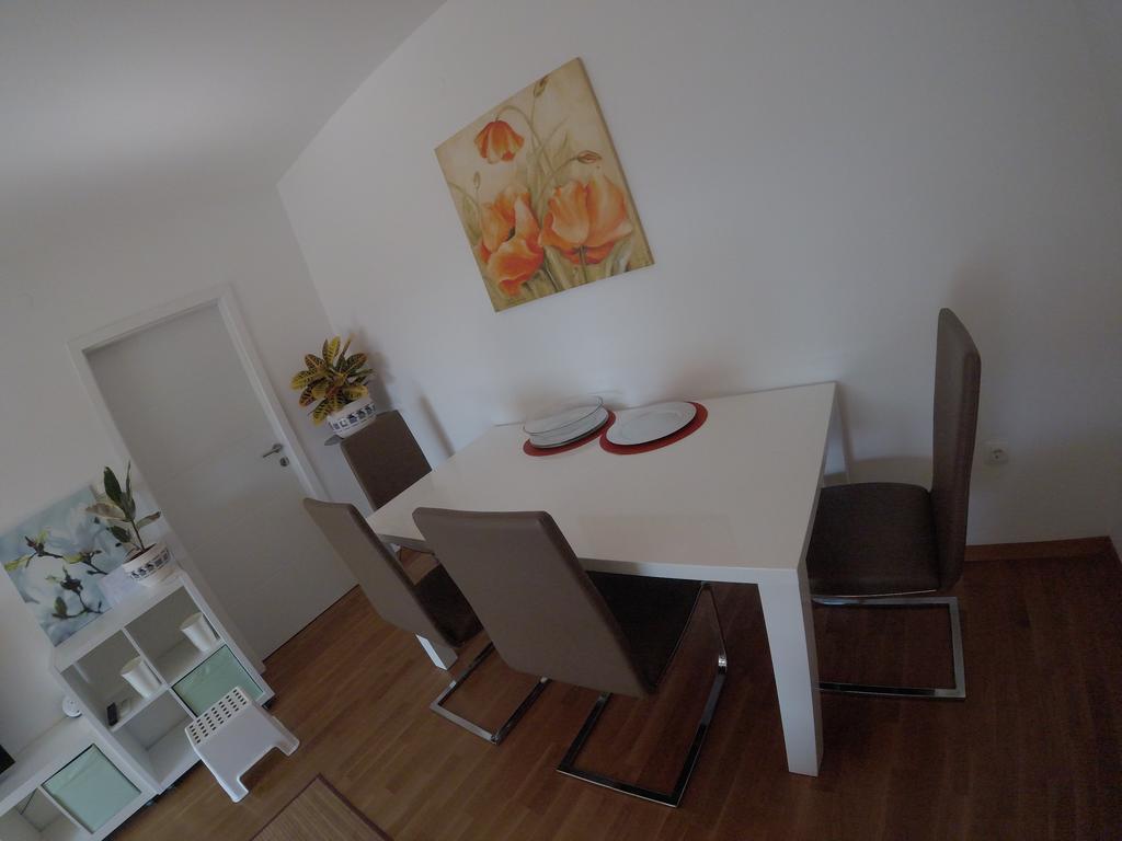 Panorama Apartment Zara Esterno foto