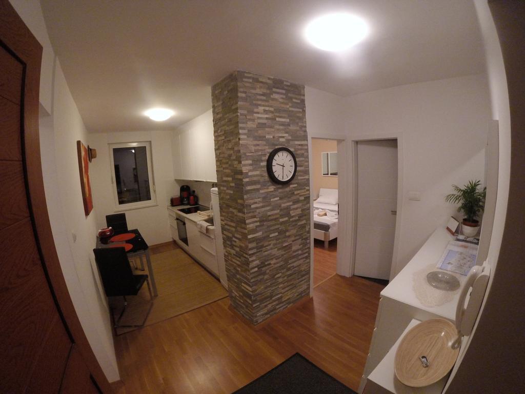 Panorama Apartment Zara Esterno foto